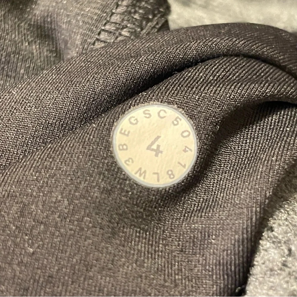 LULULEMON ATHLETICA Fleece and Thank You Pullover in Heathered Black - Picture 11 of 12